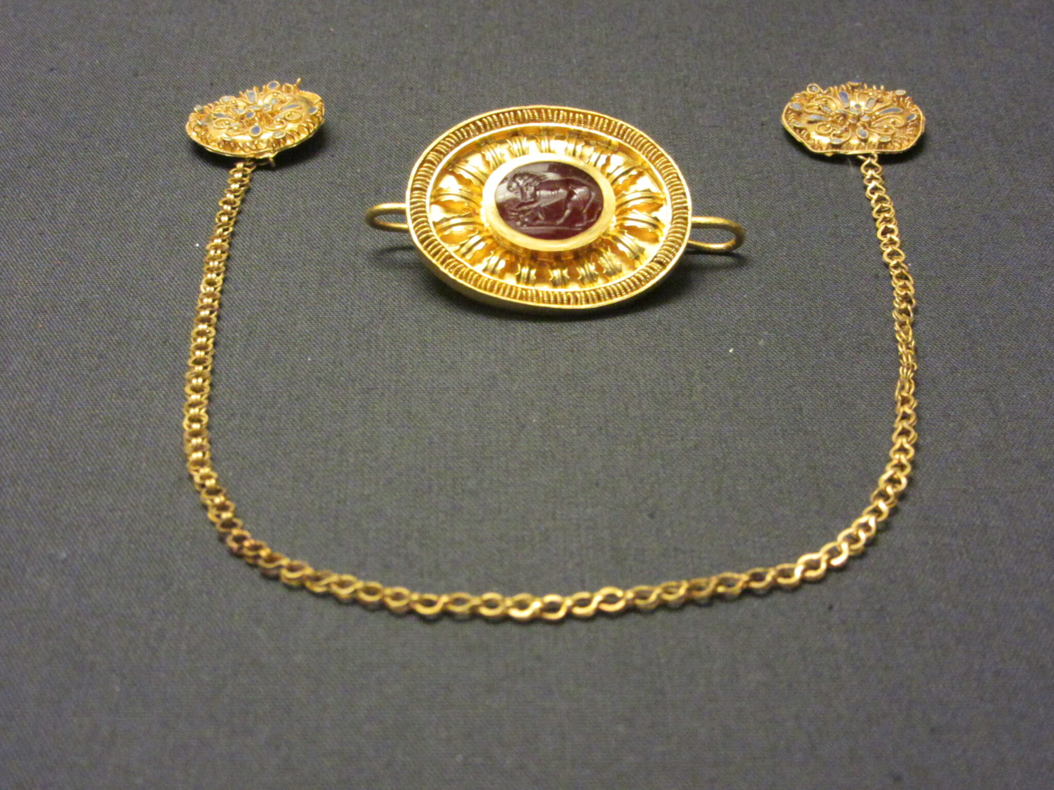 Gold jewelry from Senuna Roman Britain (Photo courtesy of Elizabethe via Flickr)