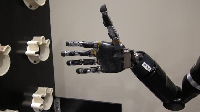 Mind-controlled robot arm (Journal of Neural Engineering:IOP Publishing)