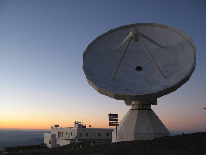 The IRAM 30-meter radio telescope (Nicolas Biver).