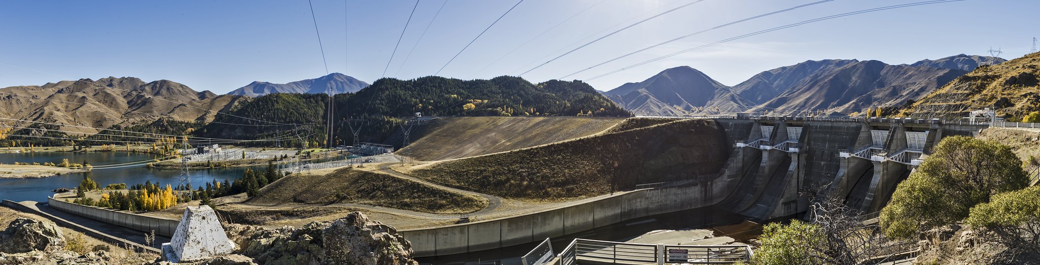 The Benmore Dam New Zealand's largest dam and second largest hydropower station. 820 meters long, 100 meters high and created the 75 square kilometer lake Benmore. It is also part of the high voltage DC supply link to the North Island